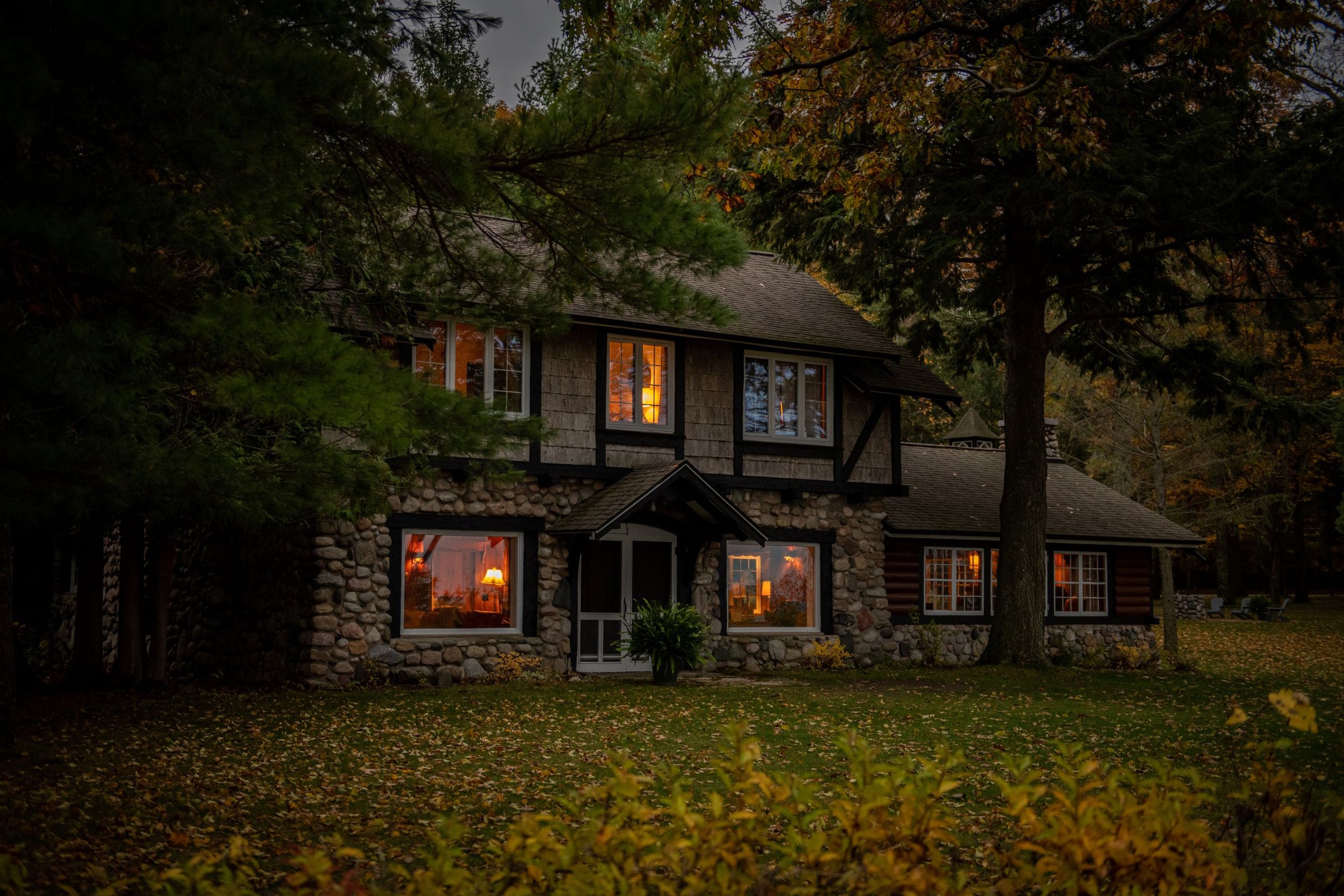 Lodge in fall.jpg