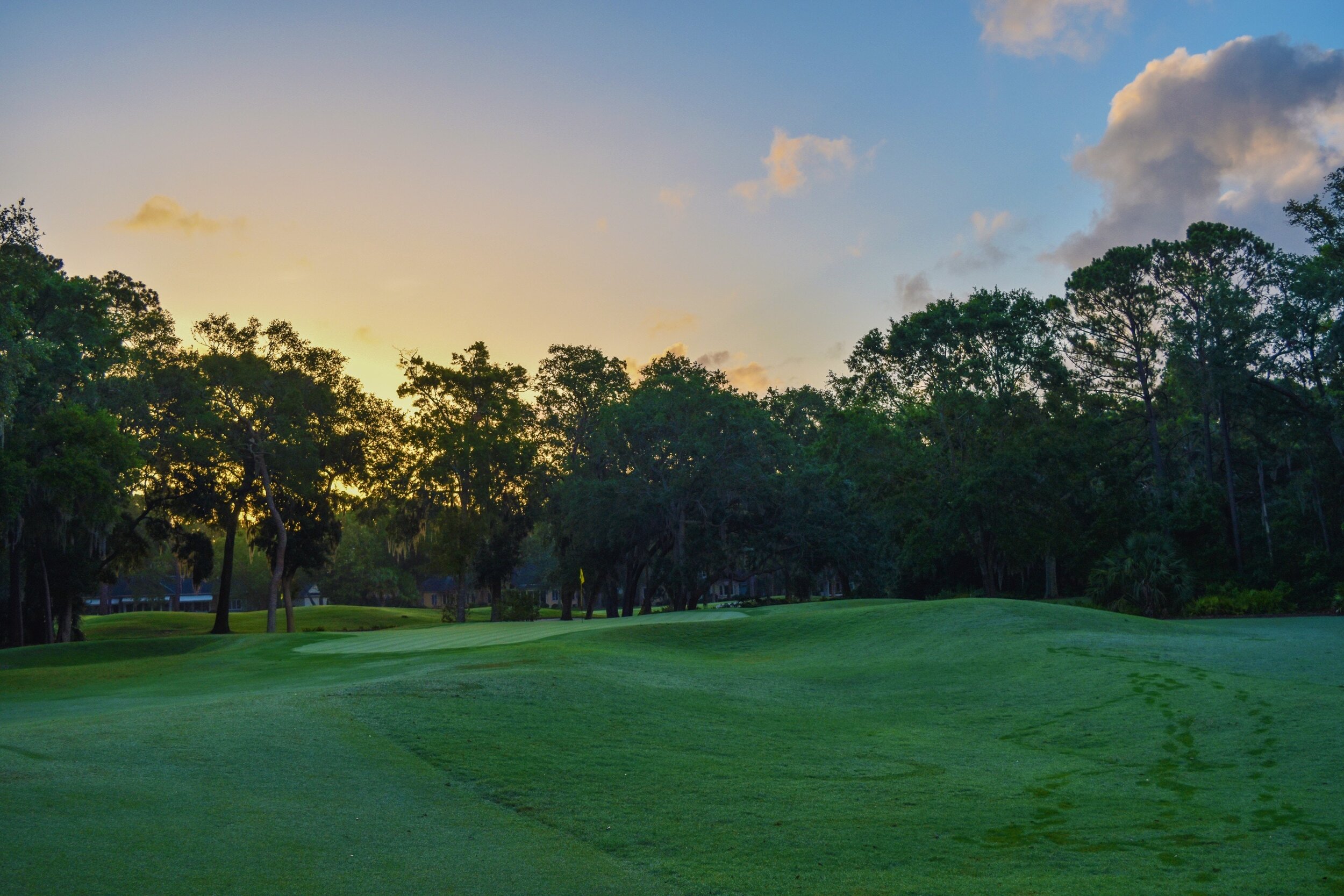 photo-of-golf-course-919335.jpg